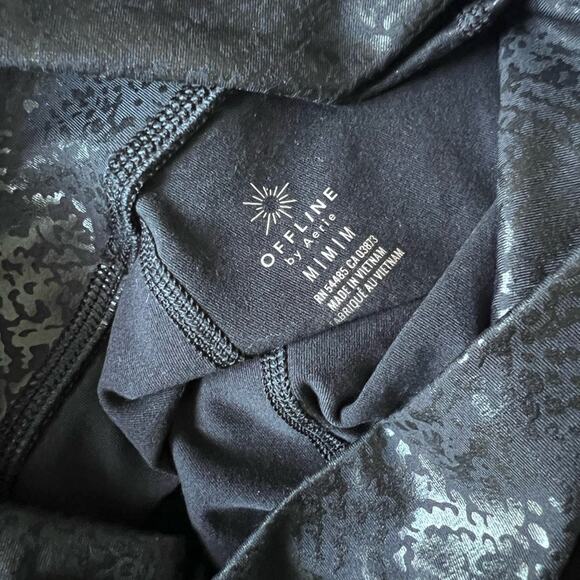 Aerie offline high waist embossed shiny leggings medium - Picture 2 of 3
